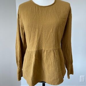 Madewell lightspun button-back peplum top in a size small in compass gold cotton